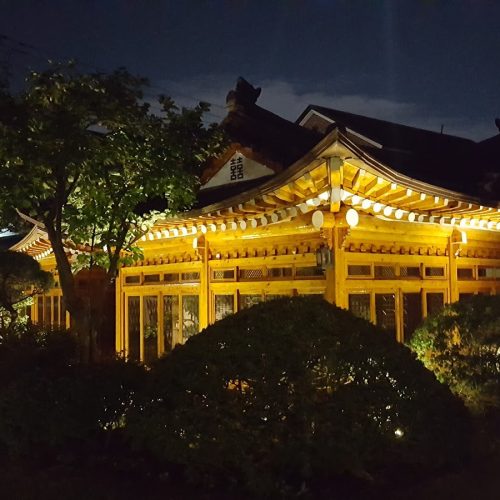 Hanok (한옥)